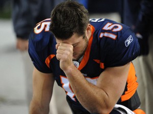 Tim-Tebow-pray